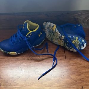 Under Armour youth boys basketball shoes